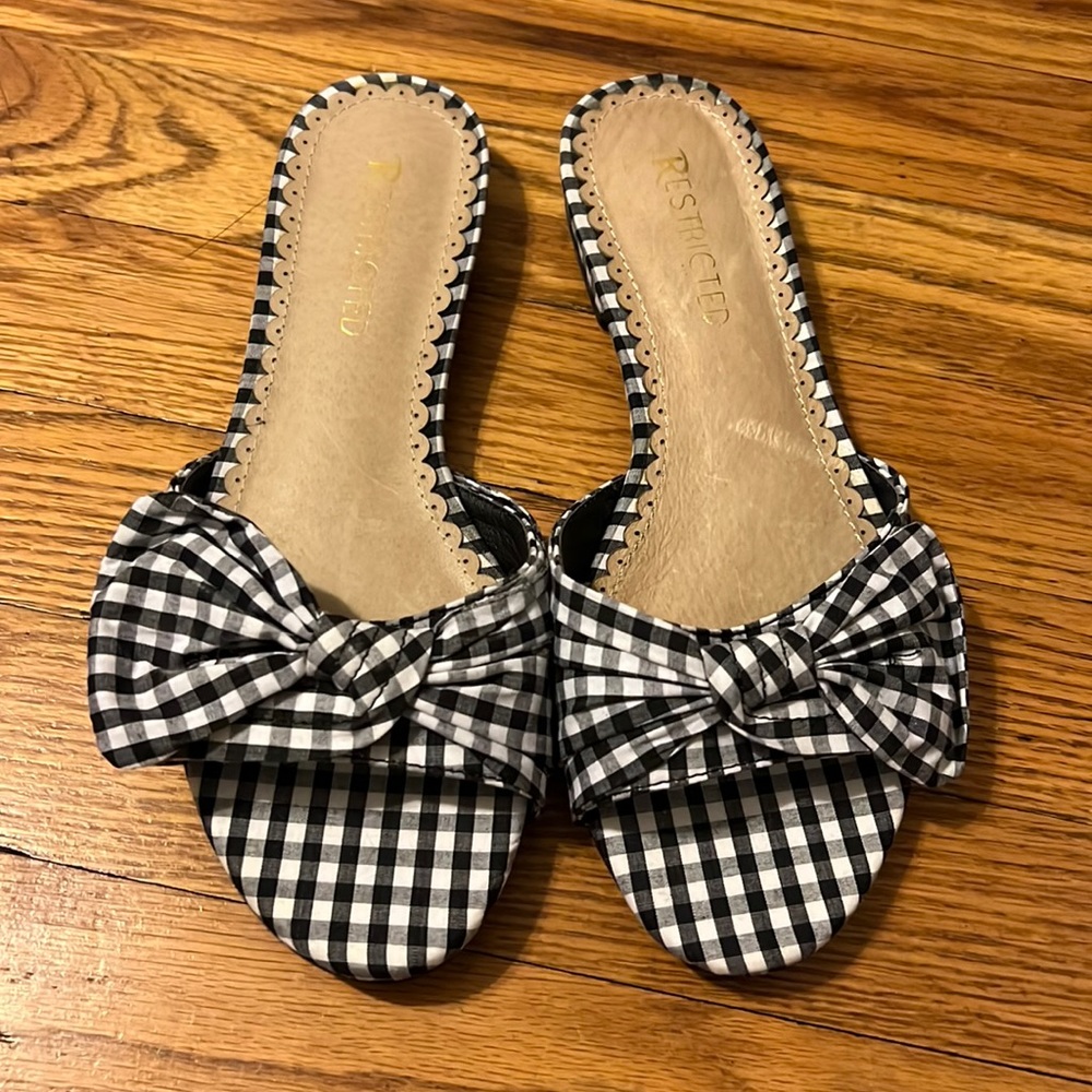 Ladies gingham flats